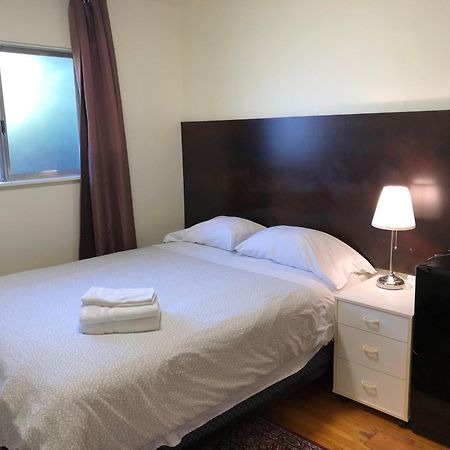 Comfort Cottage Guest House Near Subway Station, Bus And Downtown バンクーバー エクステリア 写真