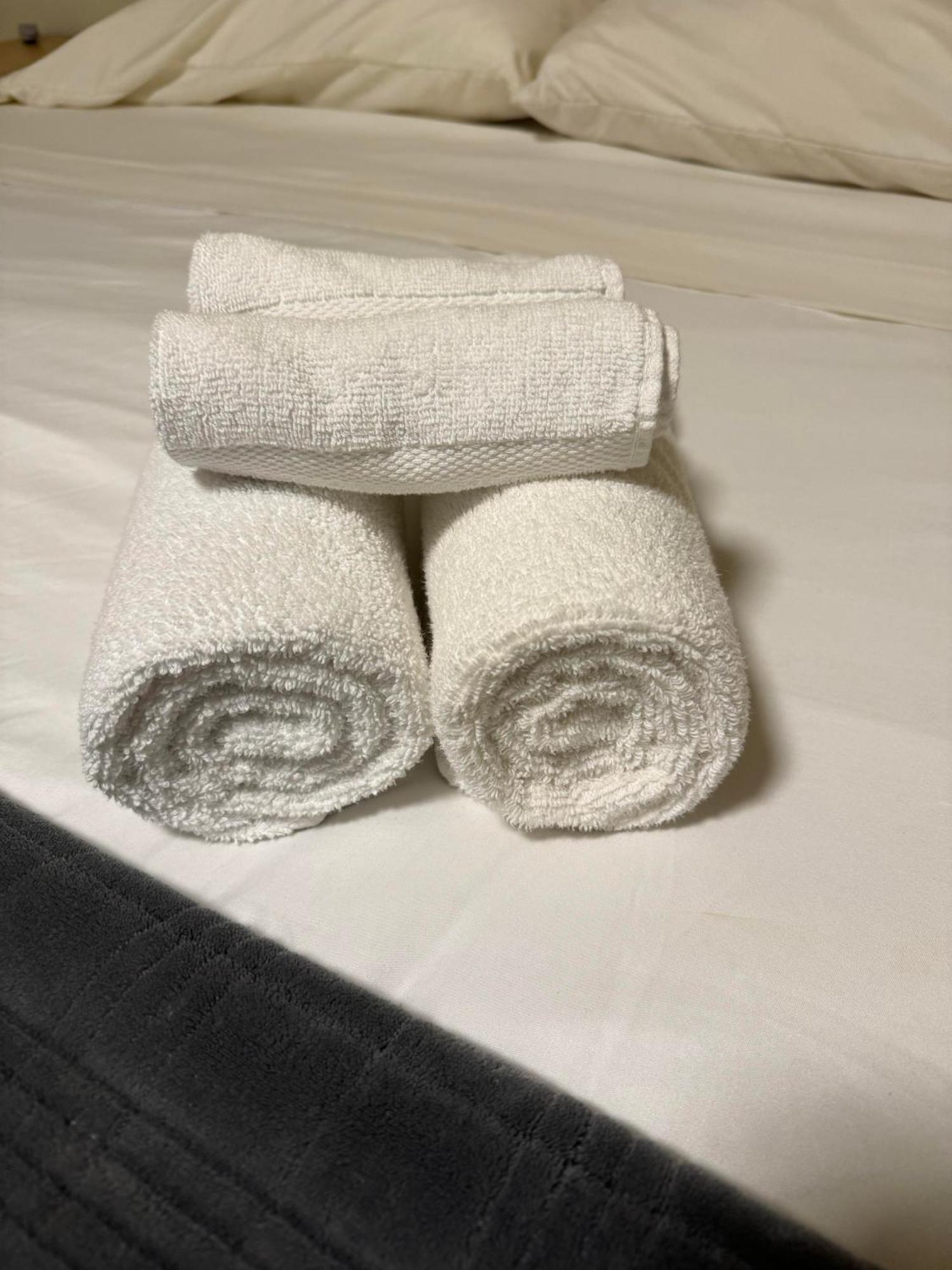 Comfort Cottage Guest House Near Subway Station, Bus And Downtown バンクーバー エクステリア 写真