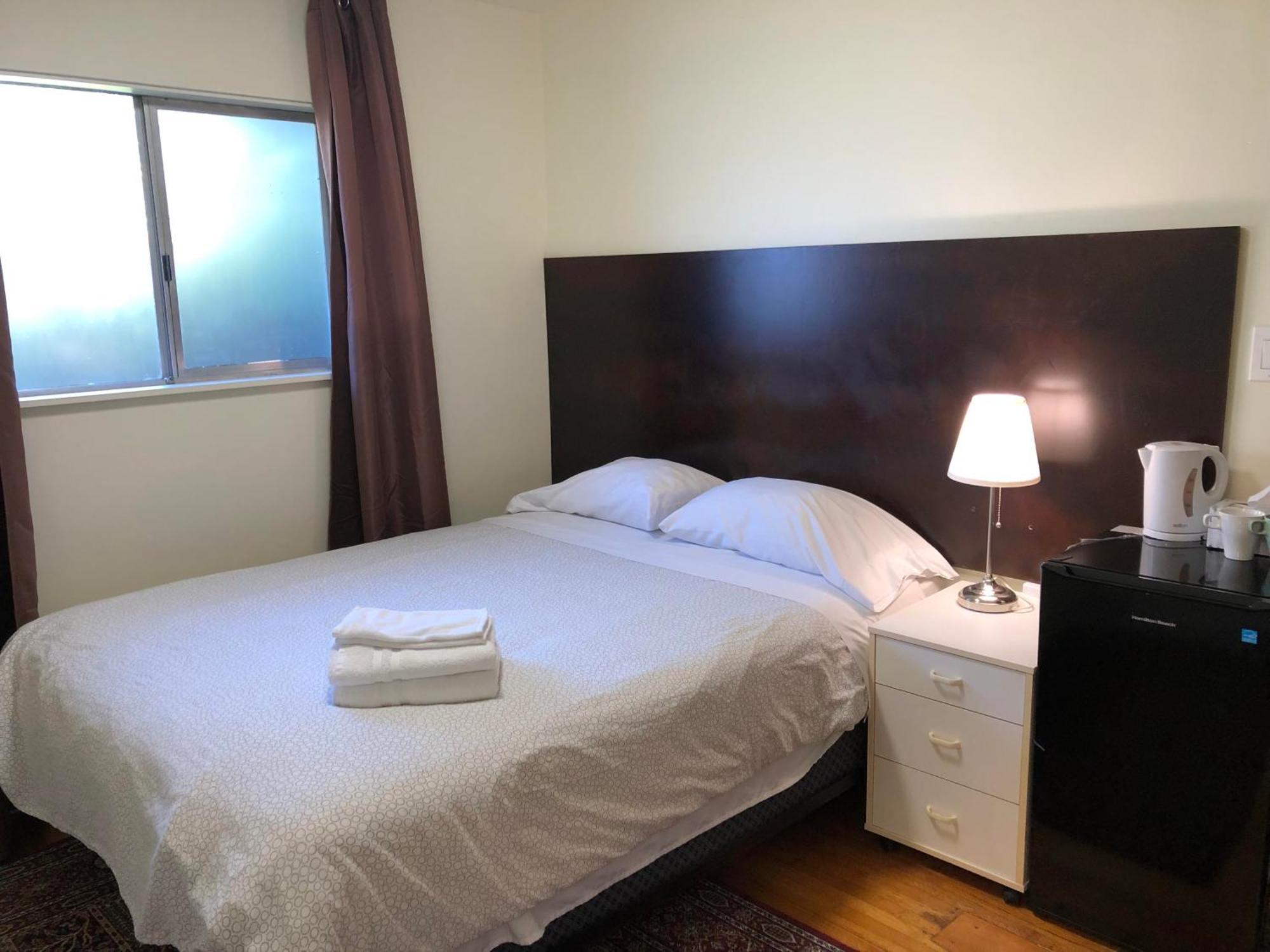 Comfort Cottage Guest House Near Subway Station, Bus And Downtown バンクーバー エクステリア 写真