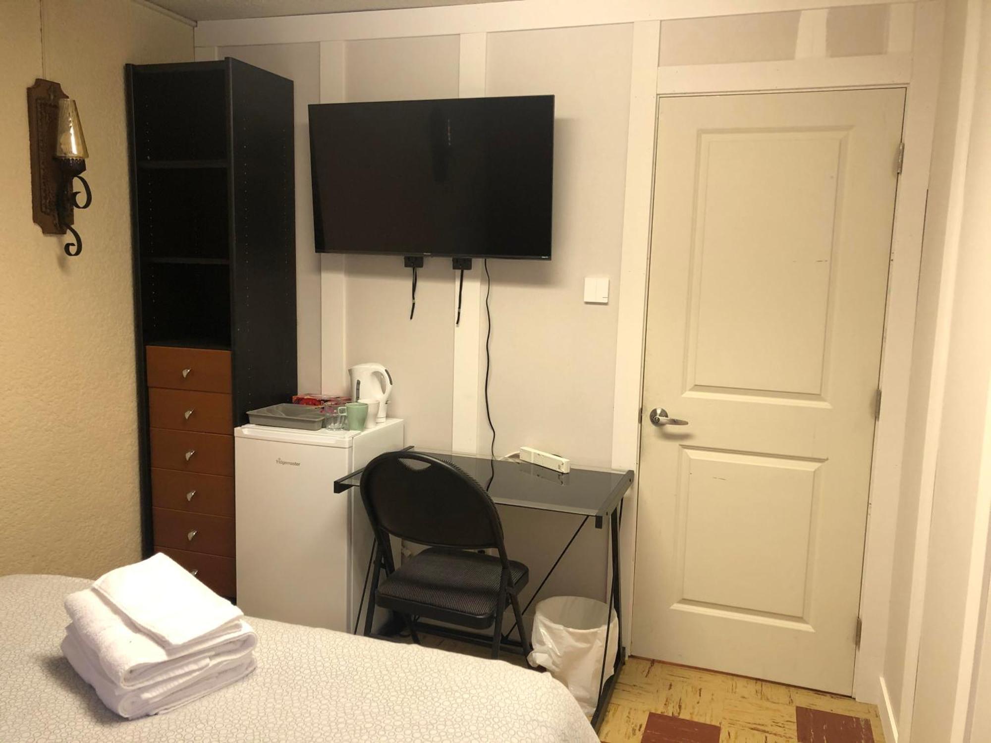 Comfort Cottage Guest House Near Subway Station, Bus And Downtown バンクーバー エクステリア 写真