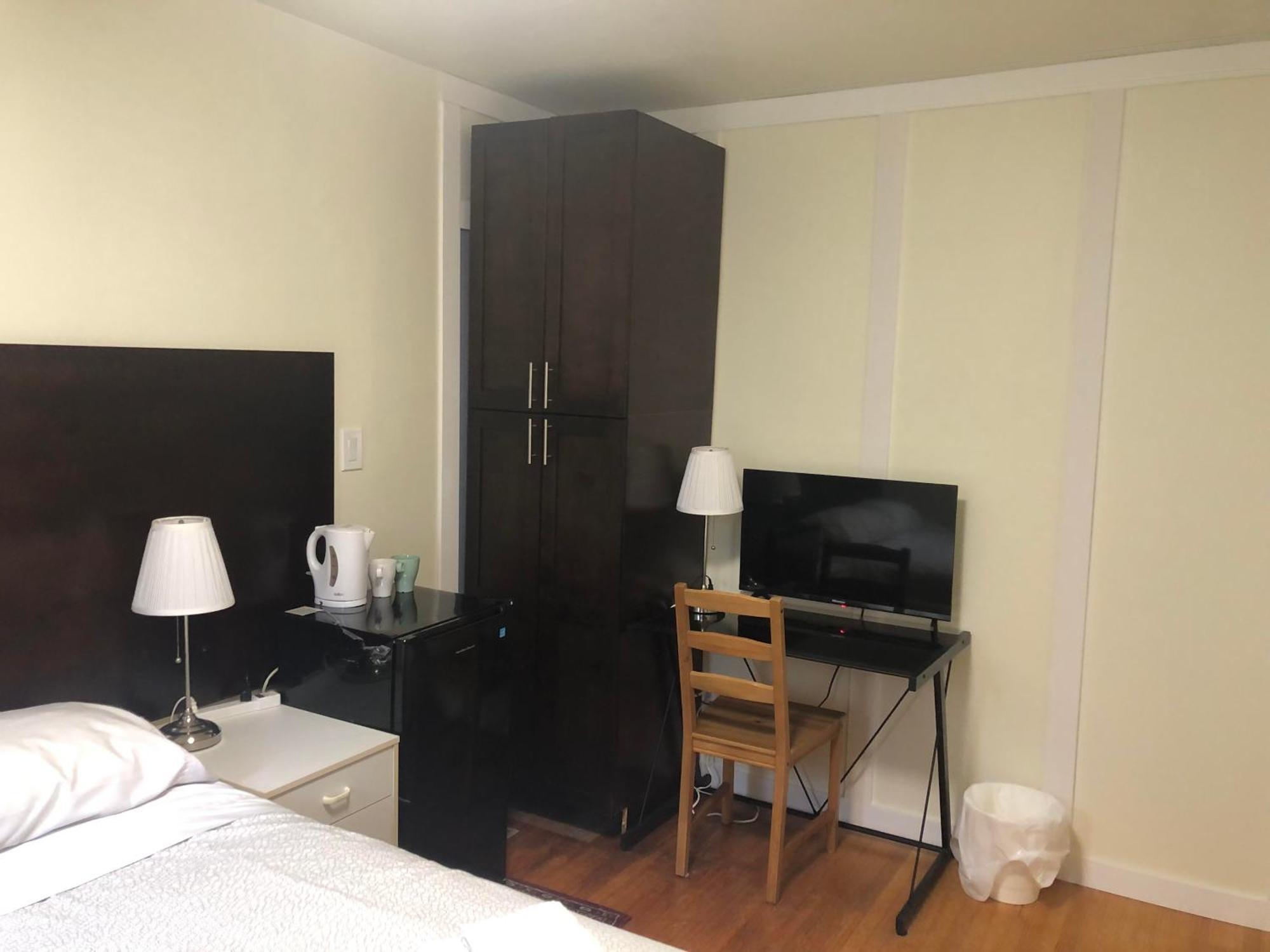 Comfort Cottage Guest House Near Subway Station, Bus And Downtown バンクーバー エクステリア 写真